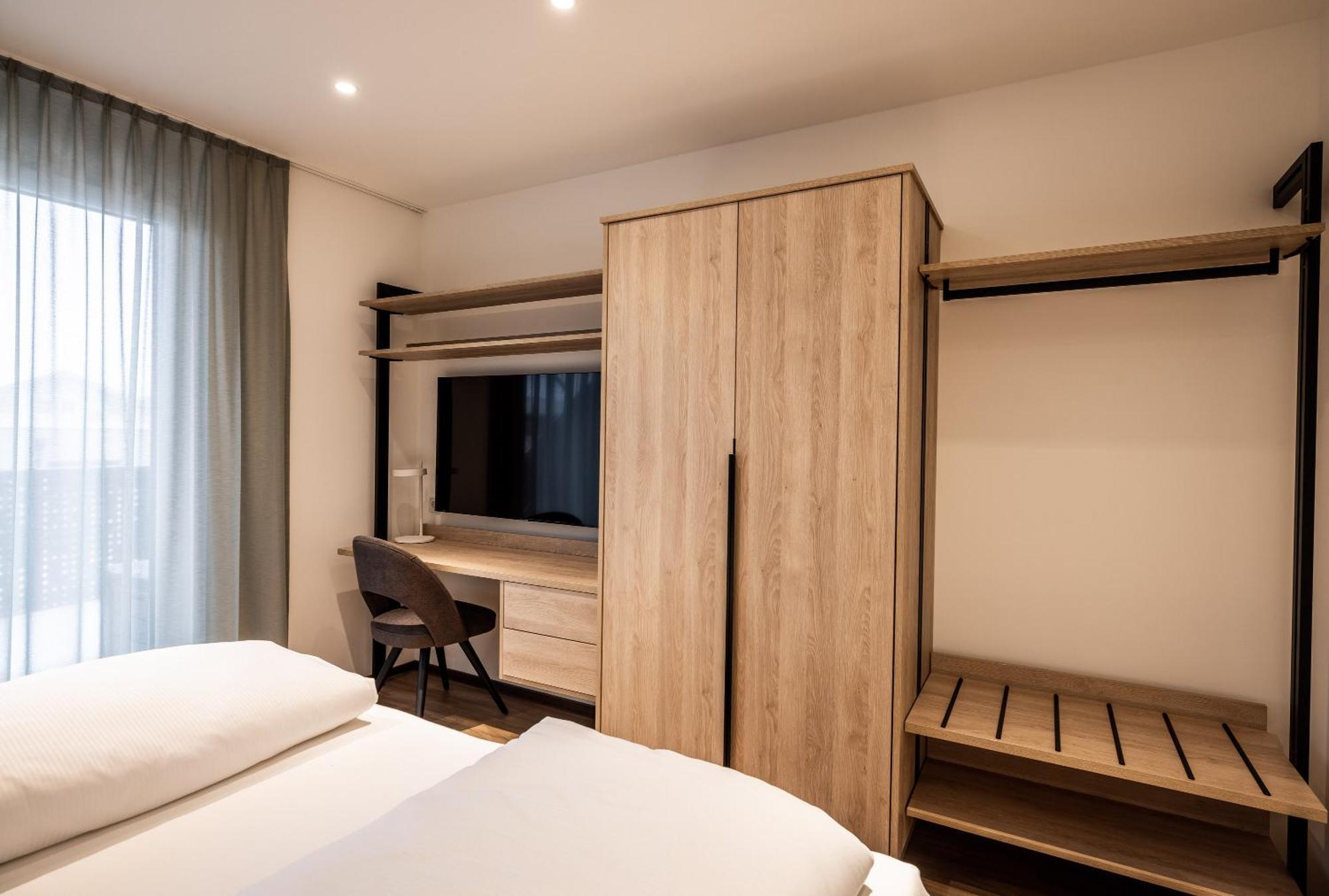 Alp Living Apartments Self-Check In Innsbruck Room photo